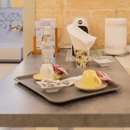 Essential Suite By Dimora Barocca Lecce Bagian luar foto
