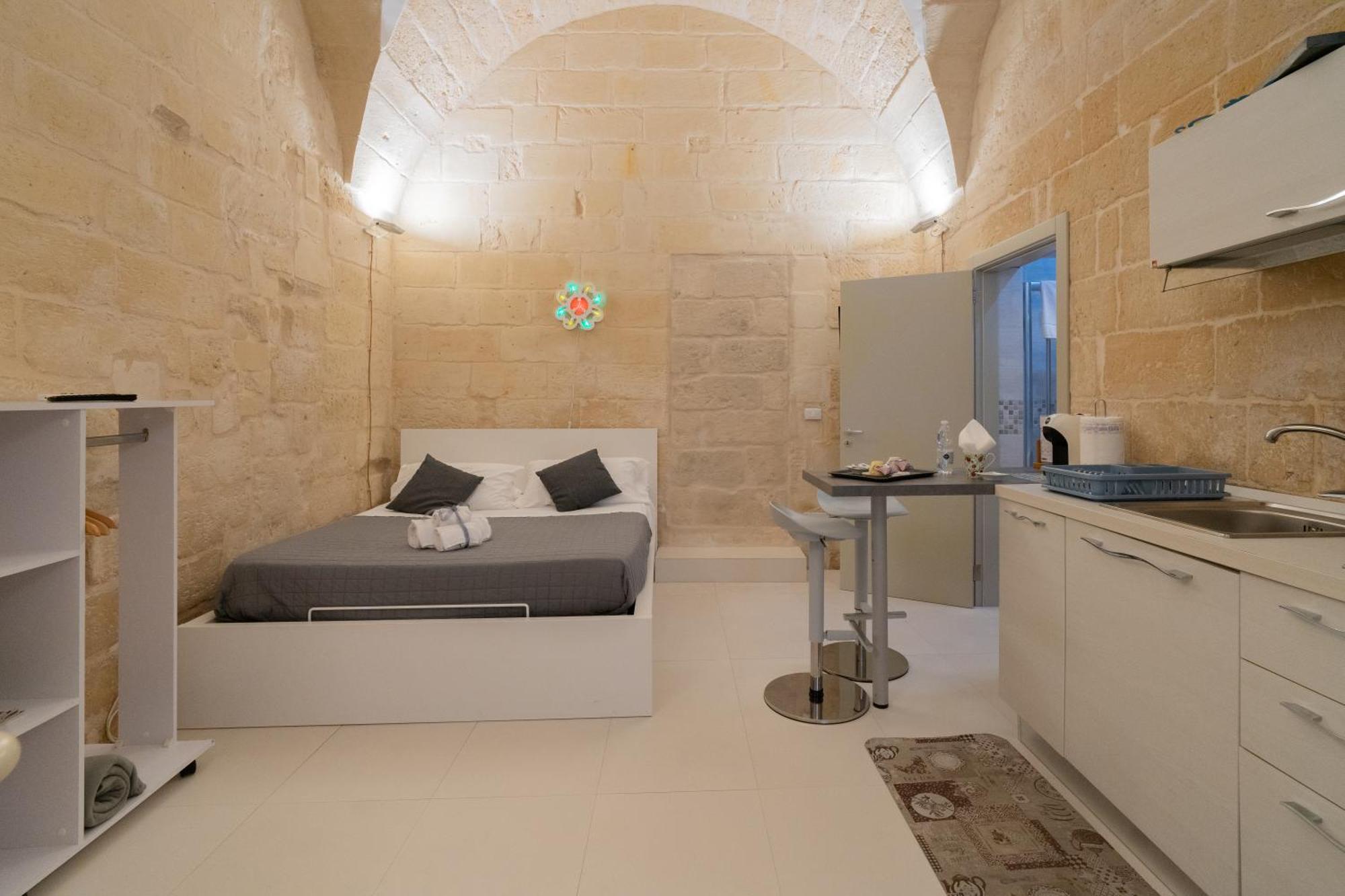 Essential Suite By Dimora Barocca Lecce Bagian luar foto