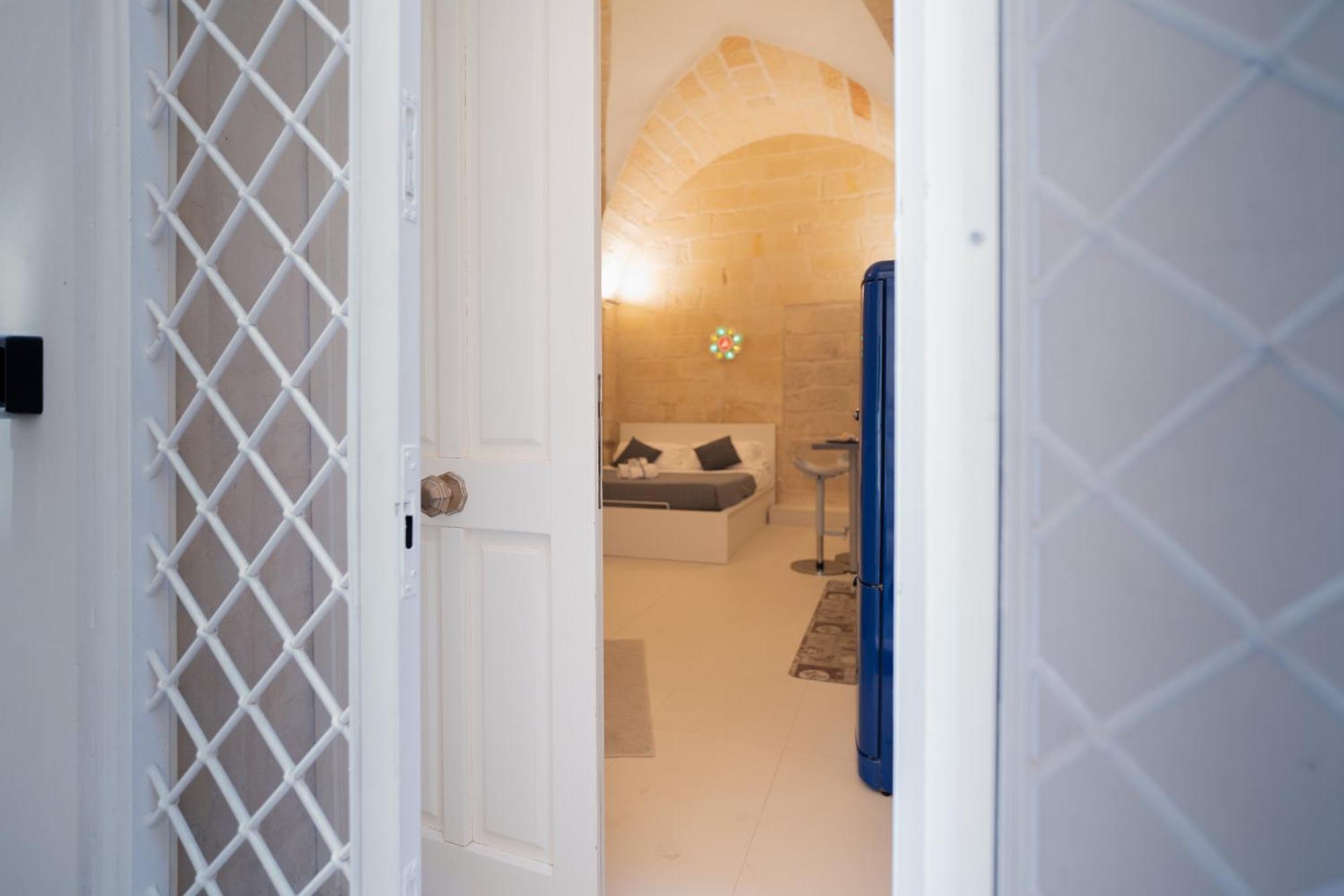 Essential Suite By Dimora Barocca Lecce Bagian luar foto